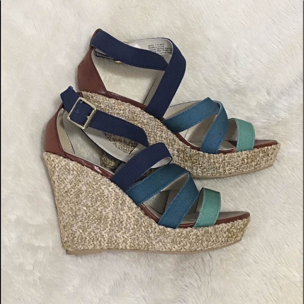 NEW! Lauren Conrad LC Ombré Blue Wedge Sandals 7.5